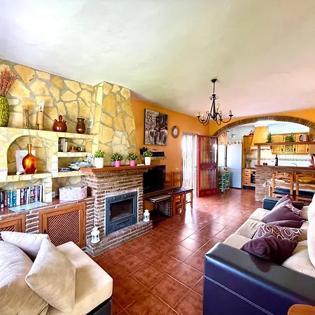 Nuria, Private Pool, Parking, Bbq, 5 Minutes From Frigiliana, Nerja And Its Beaches, Easy Access Frigiliana