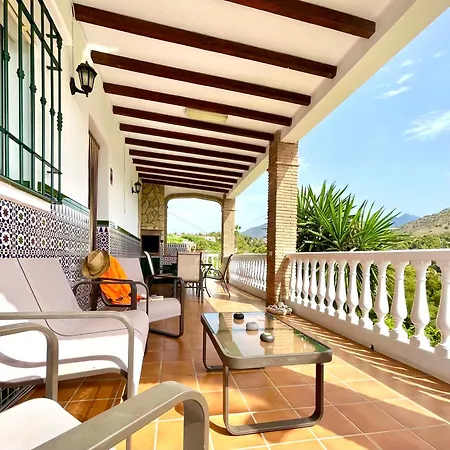 Villa Nuria, Private Pool, Parking, Bbq, 5 Minutes From Frigiliana, Nerja And Its Beaches, Easy Access *