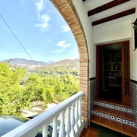 Nuria, Private Pool, Parking, Bbq, 5 Minutes From Frigiliana, Nerja And Its Beaches, Easy Access *