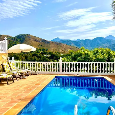 Nuria, Private Pool, Parking, Bbq, 5 Minutes From Frigiliana, Nerja And Its Beaches, Easy Access Villa *