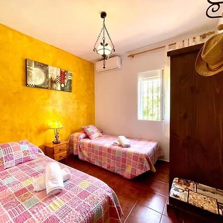 Nuria, Private Pool, Parking, Bbq, 5 Minutes From Frigiliana, Nerja And Its Beaches, Easy Access Villa