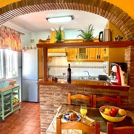 Nuria, Private Pool, Parking, Bbq, 5 Minutes From Frigiliana, Nerja And Its Beaches, Easy Access Villa