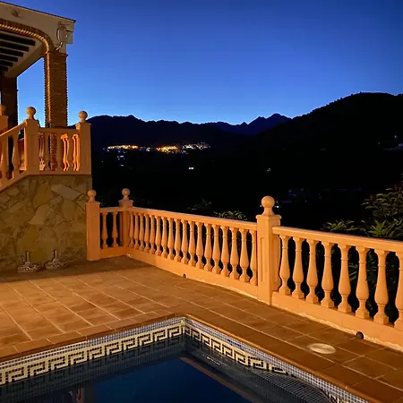 Villa Nuria, Private Pool, Parking, Bbq, 5 Minutes From Frigiliana, Nerja And Its Beaches, Easy Access