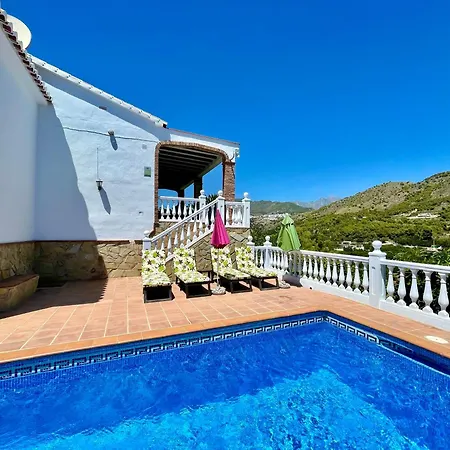 Nuria, Private Pool, Parking, Bbq, 5 Minutes From Frigiliana, Nerja And Its Beaches, Easy Access * Frigiliana