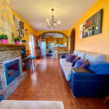 Nuria, Private Pool, Parking, Bbq, 5 Minutes From Frigiliana, Nerja And Its Beaches, Easy Access *